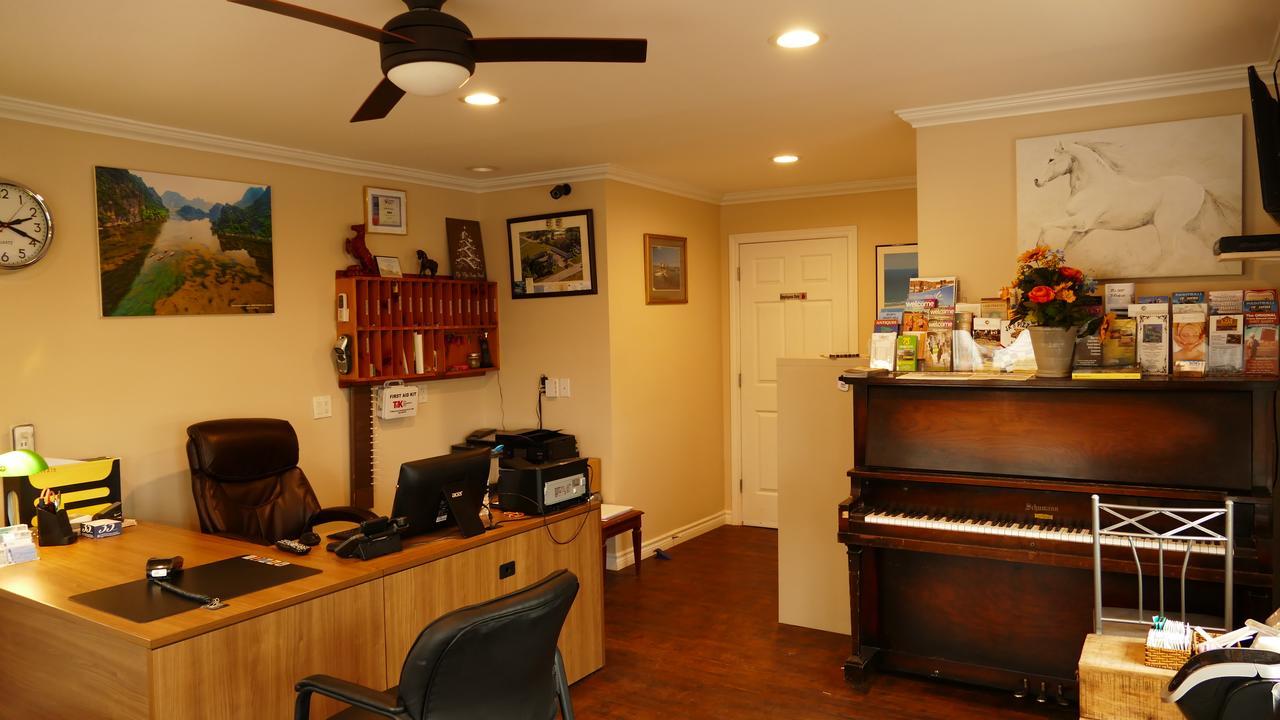 The White Horse Motel Cornwall Екстериор снимка